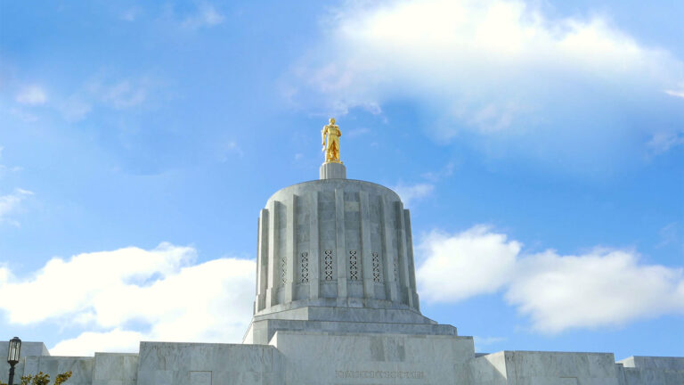 opri-post-oregon-state-capitol-building-in-salem